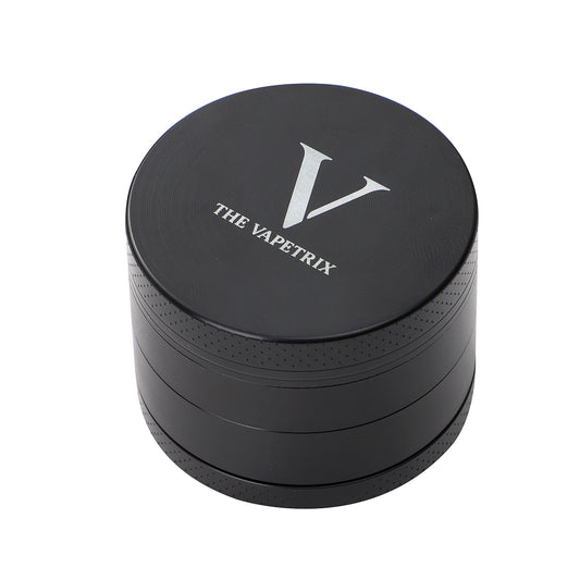 The Vapetrix 4-delad svart örtkvarn med magnetlock, rymmer 5 doseringskapslar